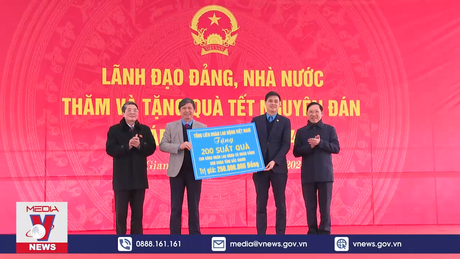 Thăm, tặng quà hộ nghèo, công nhân lao động tại Bắc Giang