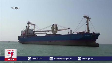 Houthi tấn công một tàu hải quân Mỹ