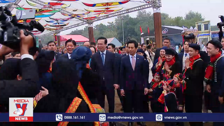 Chủ tịch nước và Tổng thống Phillipines thăm Hoàng thành Thăng Long