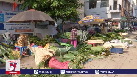 Tết Giáp Thìn, chợ lá dong Ông Tạ đìu hiu