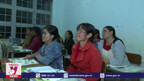 Lớp học xóa mù chữ của chiến sĩ Công an xã