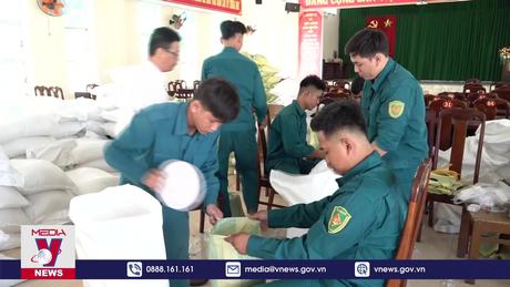 Khẩn trương cấp phát gạo hỗ trợ hộ nghèo, cận nghèo dịp Tết