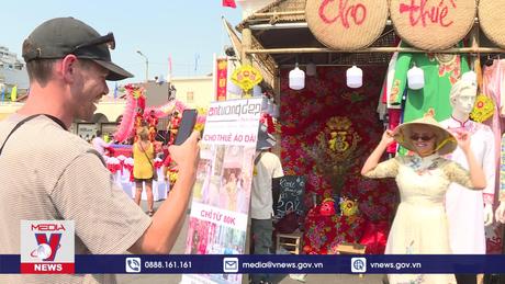 Khách ngoại đón năm mới, chơi Tết Việt tăng mạnh