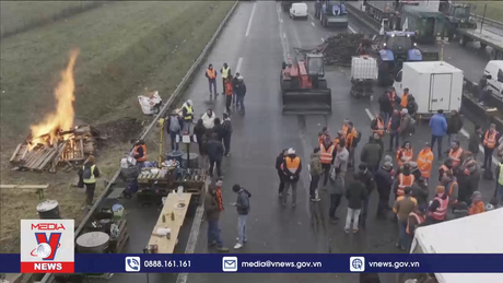 Nông dân Pháp tạm ngừng biểu tình