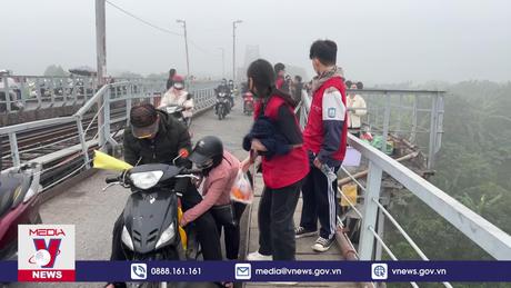 Thả cá chép, đừng thả túi nilon - “Mở đường” đưa ông Táo về trời
