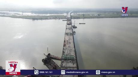 Hợp long nhịp đúc hẫng cầu vượt sông dài nhất cao tốc Bắc - Nam