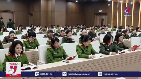 Ra mắt cuốn sách về đổi mới phương thức lãnh đạo của Đảng đối với CAND