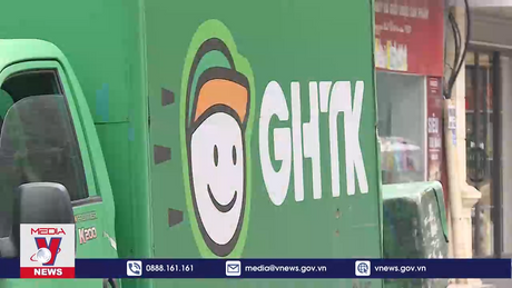 Sốt ruột chờ đơn hàng giao nhanh