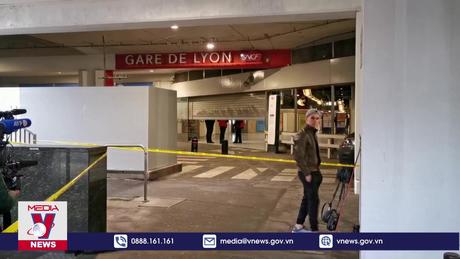 Đối tượng tấn công bằng dao ở Paris có vấn đề tâm thần