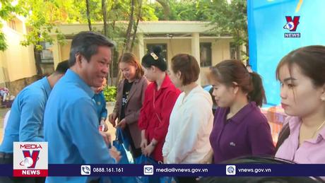 Bình Dương tiễn 1.000 công nhân về quê trên chuyến tàu miễn phí 