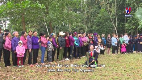 Không gian Pháp ngữ: Nghệ nhân Phạm Văn Tuyên và bộ sưu tập Vũ điệu Bách Long 