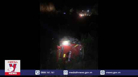 Lật xe khách khiến hàng chục người bị thương ở Kon Tum