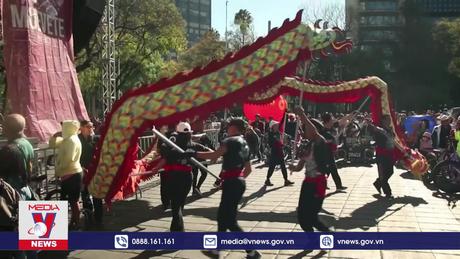 Hóa trang đón Tết Nguyên đán tại Mexico