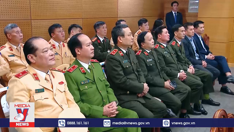 Thủ tướng chúc Tết, động viên lực lượng Cảnh sát giao thông