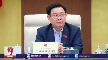 Thông qua nghị quyết về kỷ niệm chương 