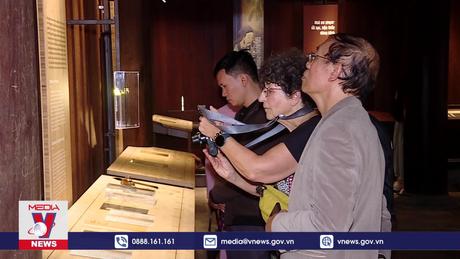 Khai mạc trưng bày “Khơi nguồn đạo học”