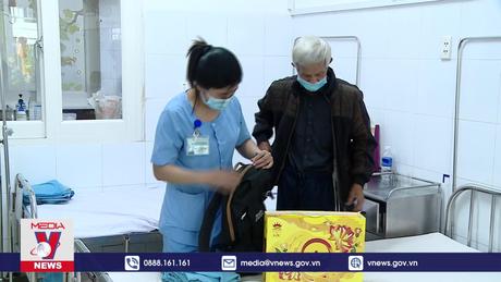 Chuyến xe nghĩa tình đưa bệnh nhân về quê đón Tết