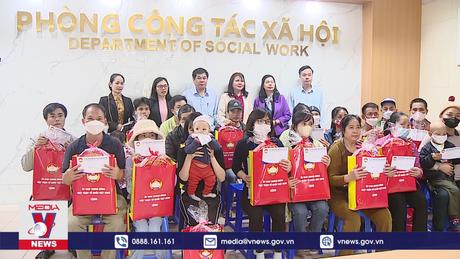 Mang Tết ấm áp đến với bệnh nhân nghèo