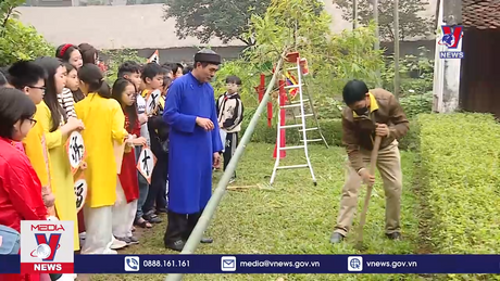 Du khách nước ngoài hào hứng trải nghiệm Tết Việt 