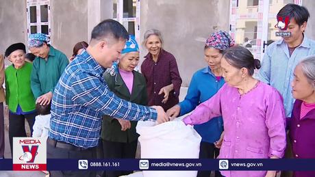 Khẩn trương cấp phát gạo cho hộ nghèo dịp Tết