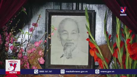 Tổng Bí thư dâng hương tưởng niệm Chủ tịch Hồ Chí Minh
