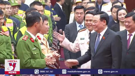 Chủ tịch Quốc hội chúc Tết Công an tỉnh Nghệ An