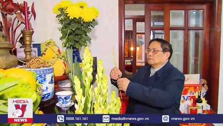 Dâng hương cố Thủ tướng Phạm Văn Đồng