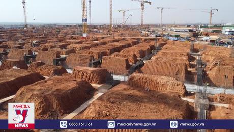 Thi công xuyên Tết tại sân bay Long Thành