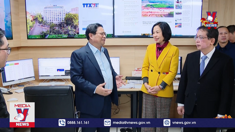 Thủ tướng thăm các cơ quan báo chí chiều 30 Tết 