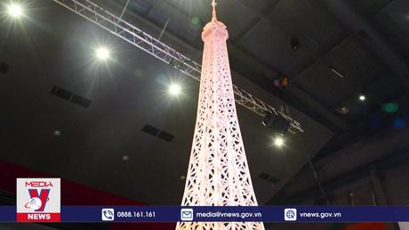Tháp Eiffel bằng que diêm lập kỷ lục thế giới