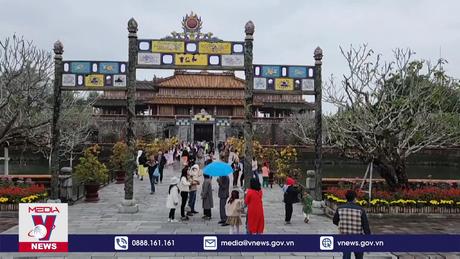 Không khí du xuân ngày đầu năm tại Huế