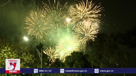 Không khí đón mừng năm mới tại Hà Nội