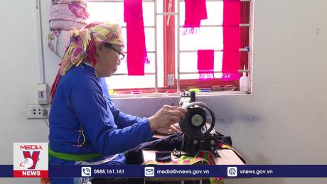 Độc đáo trò trơi ném Còn ngày xuân ở Lào Cai