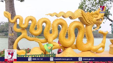 Người dân Thủ đô thích thú với linh vật Rồng 
