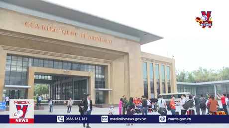 Cửa khẩu Móng Cái đón 1.000 người nhập cảnh ngày đầu năm