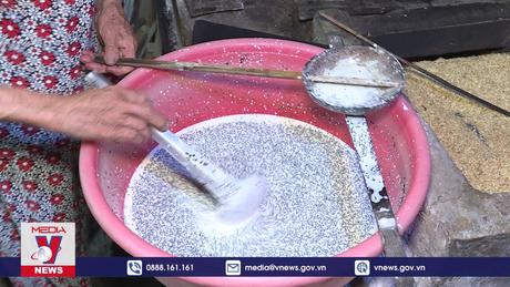 Làng bánh tráng trăm năm tuổi vào xuân 