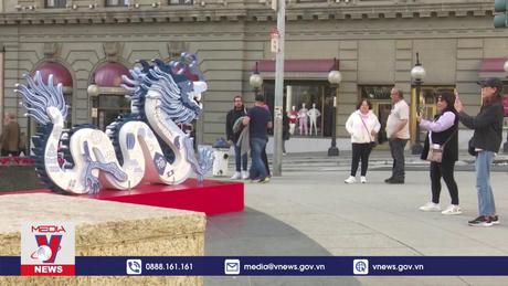 Tượng rồng ở San Francisco chào đón năm mới