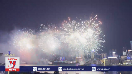 Hong Kong (Trung Quốc) bắn pháo hoa dịp Tết Nguyên đán
