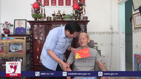 Người dân Vĩnh Long vui tươi, đầm ấm đón Tết