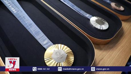 Huy chương Olympic Paris 2024 chứa mảnh ghép từ tháp Eiffel