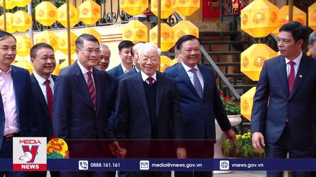 Tổng Bí thư dâng hương tại Hoàng Thành Thăng Long