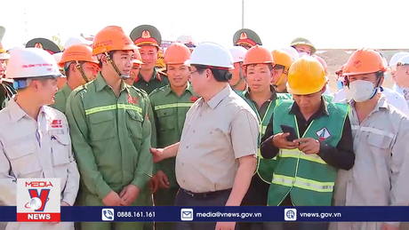 Thủ tướng kiểm tra các dự án trọng điểm phía Nam