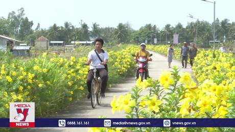 Sắc xuân trên các tuyến đường nông thôn mới kiểu mẫu