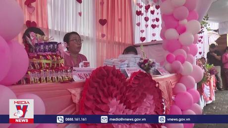 Valentine hồng tại điểm bỏ phiếu ở Bali (Indonesia)