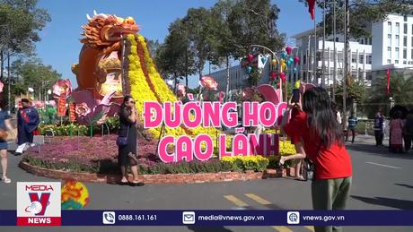 Hơn 180 nghìn lượt khách đến với Đường hoa Xuân Cao Lãnh