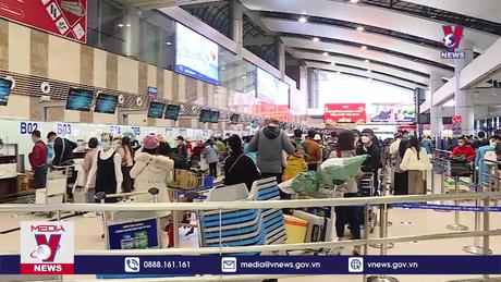 Lượng khách đổ về sân bay tăng cao kỷ lục 
