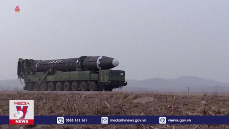 Lãnh đạo Triều Tiên thị sát phóng tên lửa