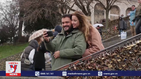 Những khoảnh khắc ngọt ngào tràn ngập Lễ Tình nhân khắp thế giới