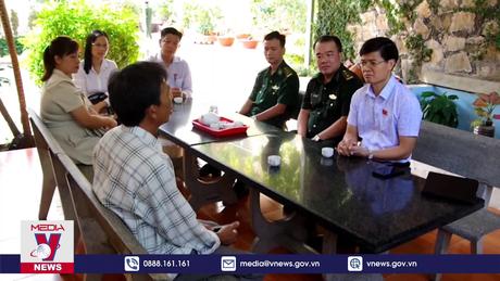 Tiếp nhận 8 thuyền viên tàu cá bị nạn trên biển Vũng Tàu