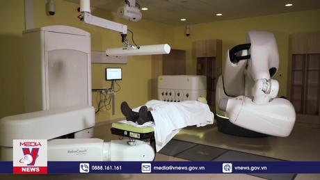 Bé trai đầu tiên được chữa khỏi ung thư não